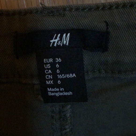 Shorts - Picture 2 of 3